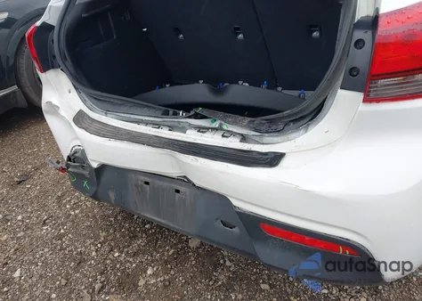 2022 Kia Rio 5-Door S из США, поврежденный, VIN 3KPA25AD9NE449124